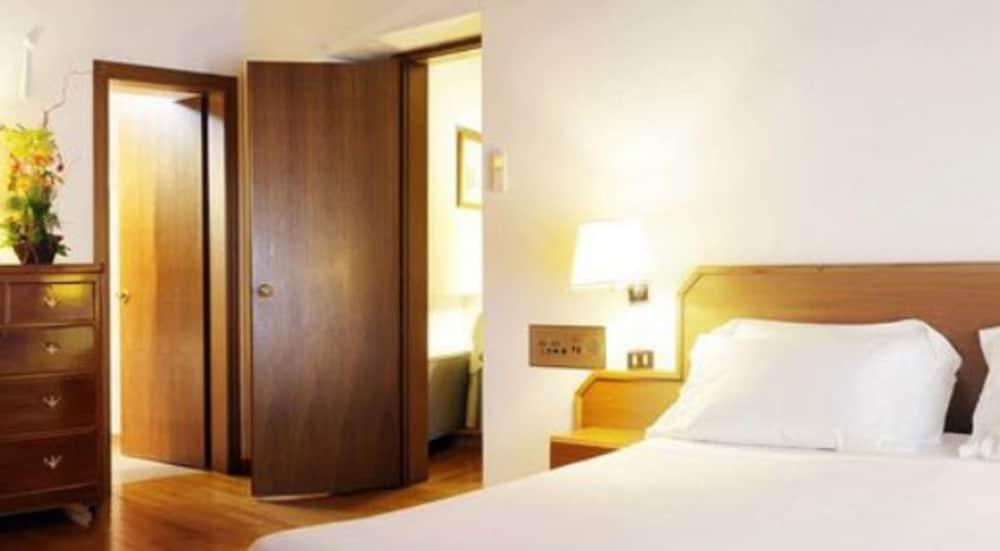 Hotel Albergo Santa Chiara Róma Kültér fotó
