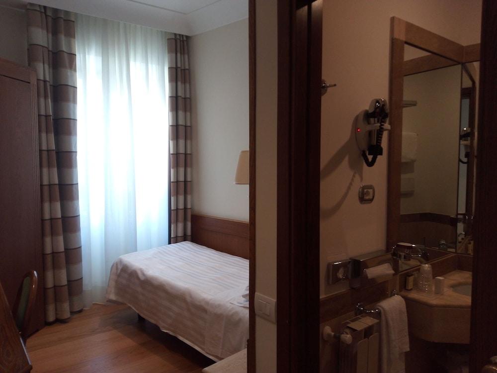 Hotel Albergo Santa Chiara Róma Kültér fotó