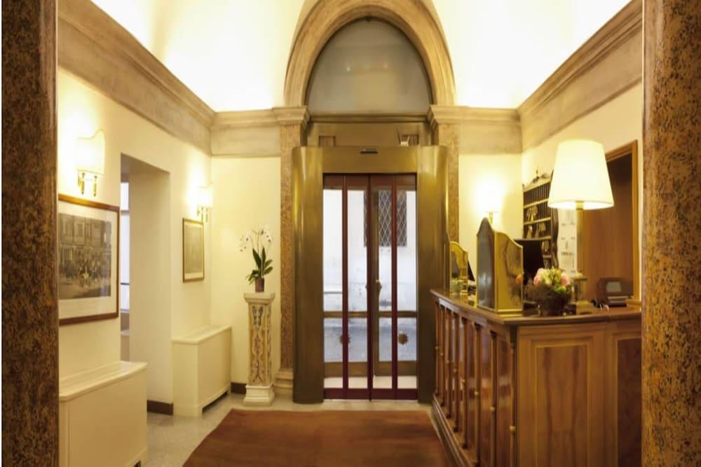 Hotel Albergo Santa Chiara Róma Kültér fotó