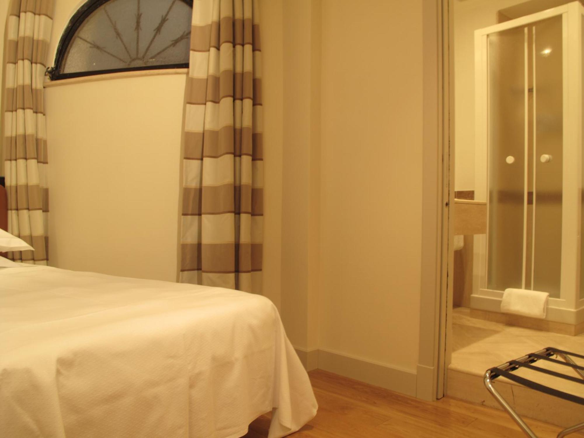 Hotel Albergo Santa Chiara Róma Kültér fotó