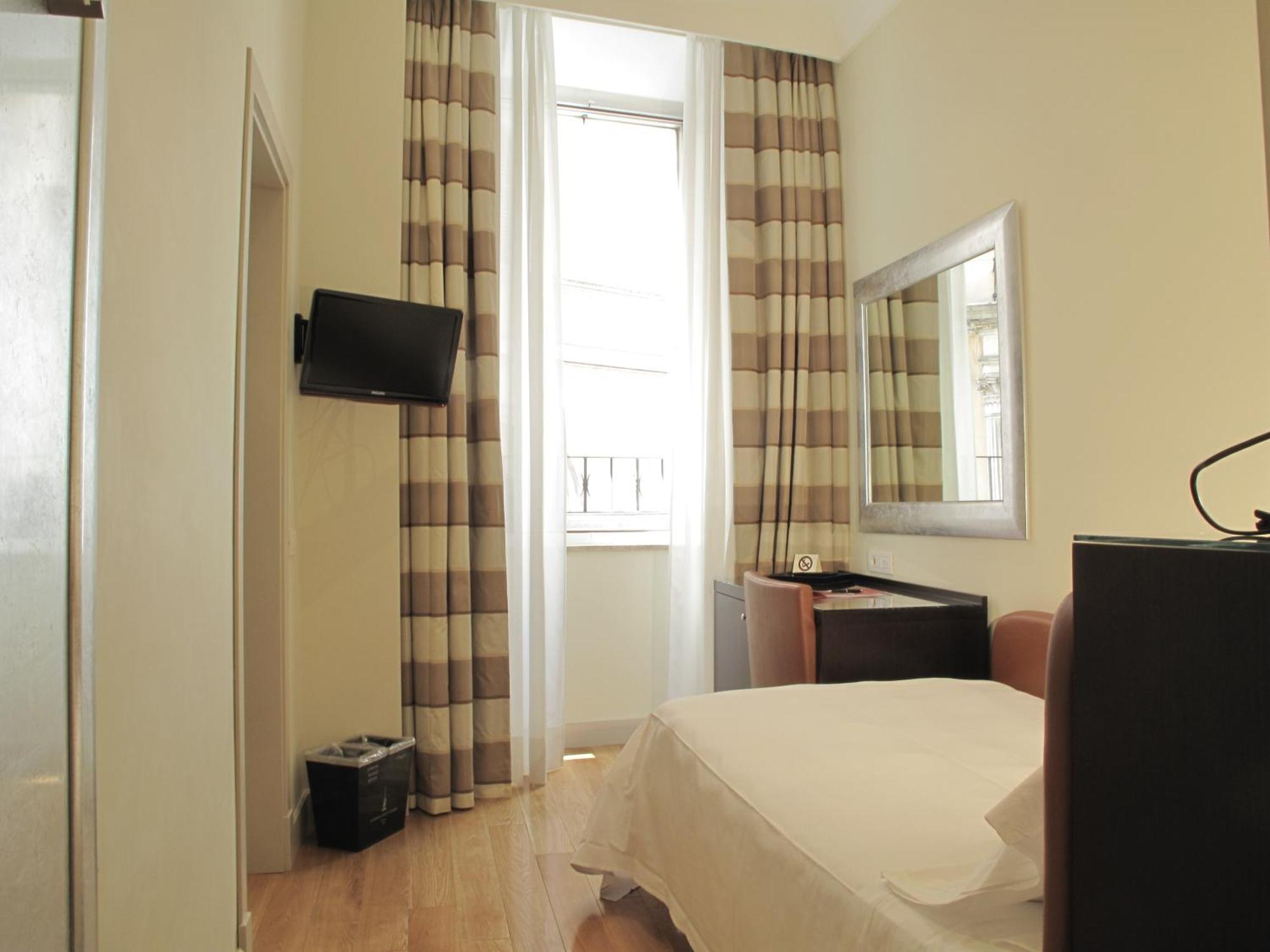Hotel Albergo Santa Chiara Róma Kültér fotó