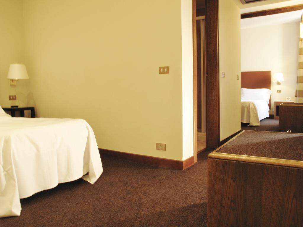 Hotel Albergo Santa Chiara Róma Kültér fotó