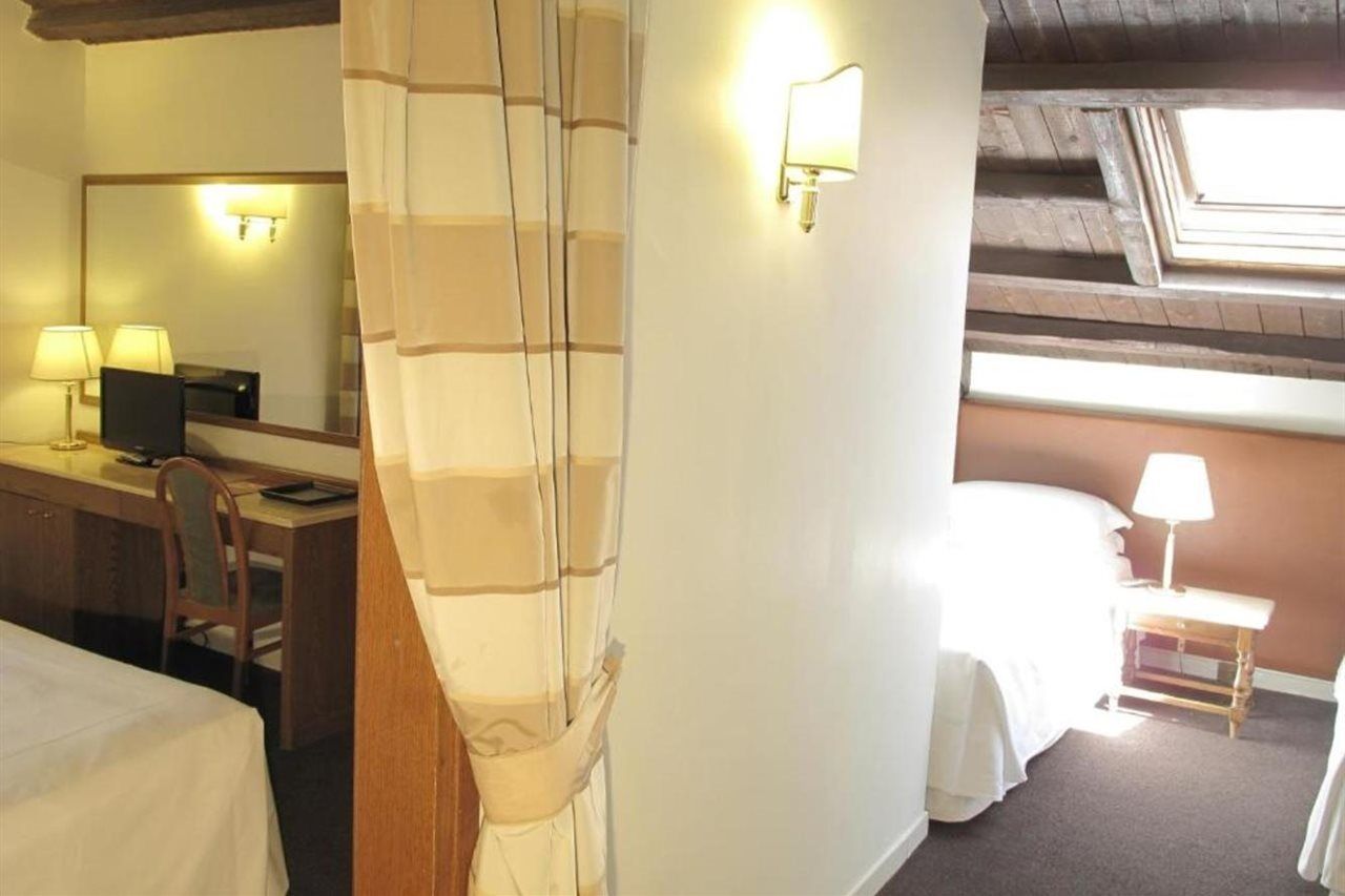 Hotel Albergo Santa Chiara Róma Kültér fotó